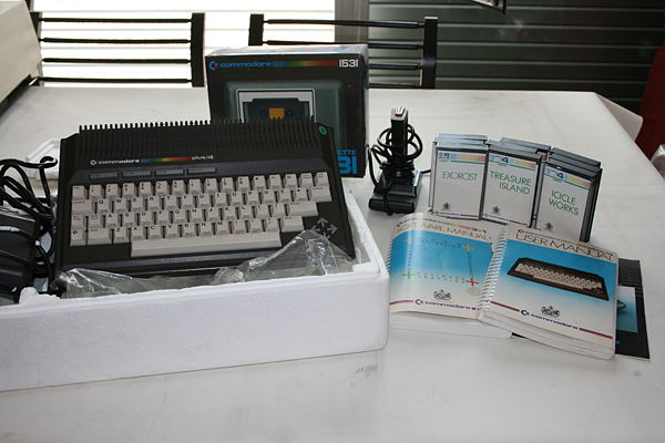 Commodore plus/4 - Plus Pack abierto
