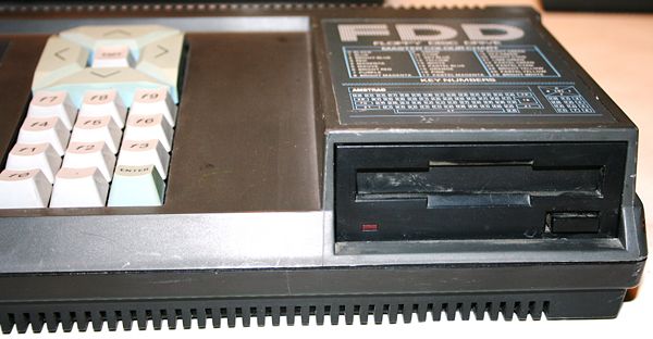 Amstrad CPC 664: Detalle de la unidad de disco.