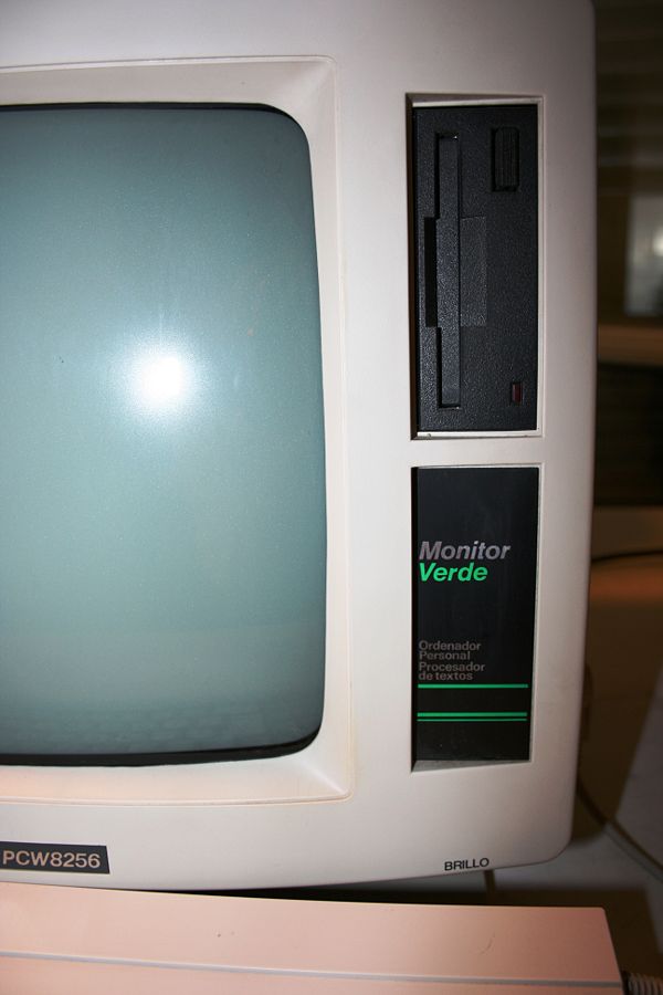 Amstrad PCW 8256 - Detalle de la unidad de disco.