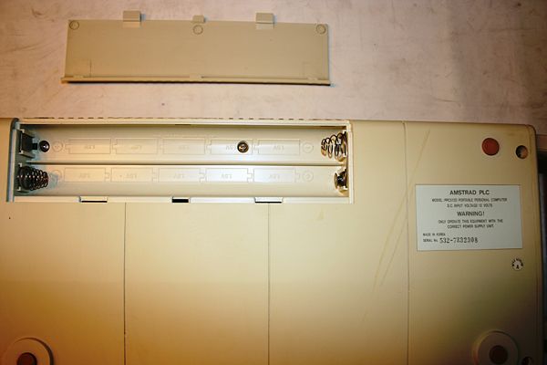 Amstrad PPC 512 - Alojamiento para las pilas.