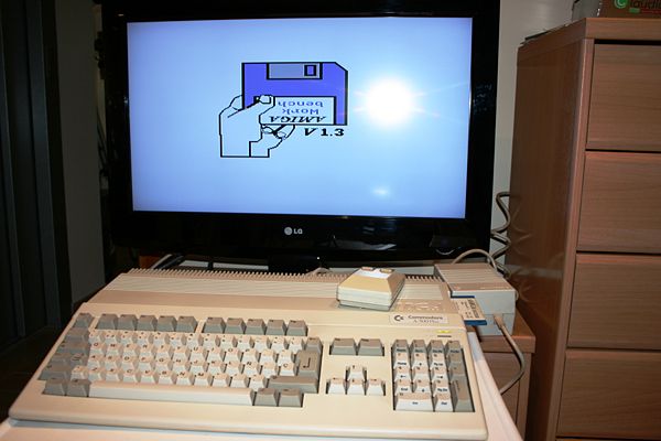 Commodore Amiga 600HD - Vista de petición del disco del sistema.