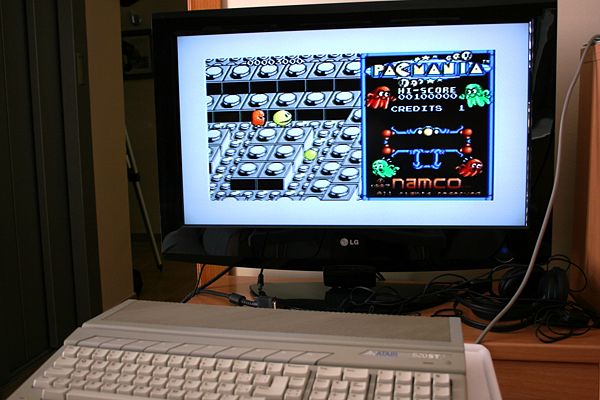 Atari 520ST - Ejecutando PAC-MANIA.