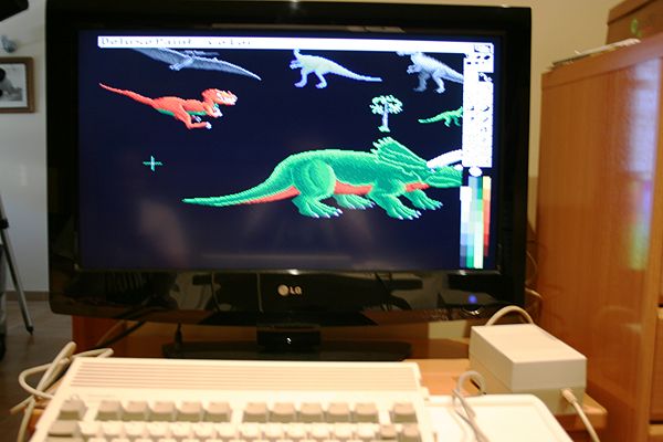 Amiga 600HD - Deluxe PAINT III