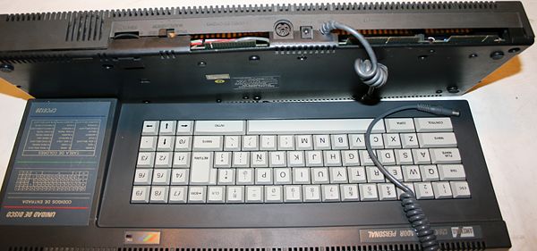 Amstrad CPC 6128: Vista trasera con el resto de conexiones.